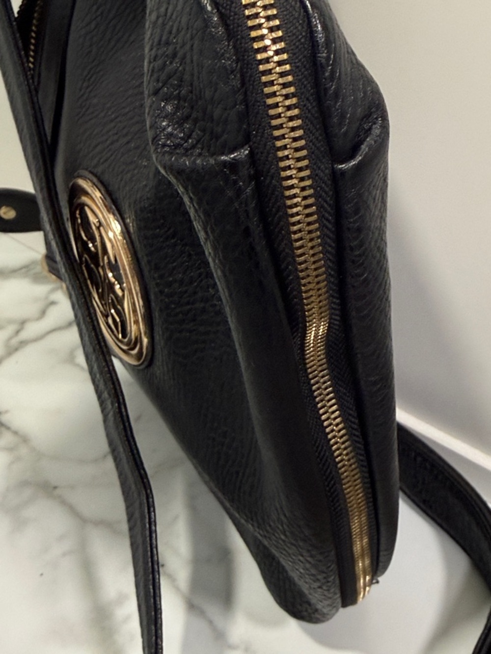 Tory Burch Black Pebbled Leather Crossbody Gold Logo - Picture 8 of 13